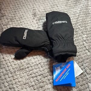 NEW cevapro 3M thinsulate glove liners kids large